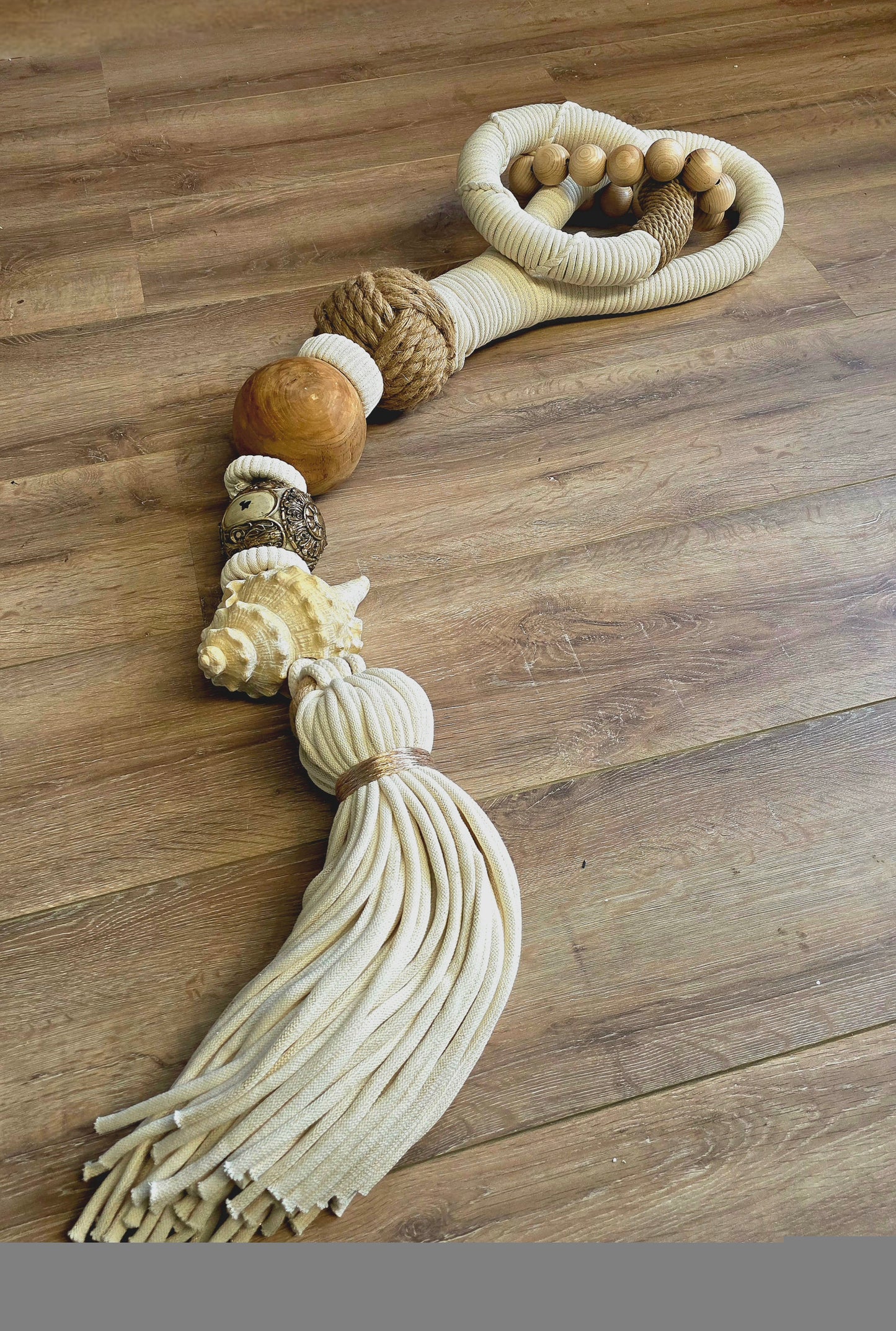 Table Tassel - Een verfijnd tafelsieraad waar kunst en interieur elkaar ontmoeten.