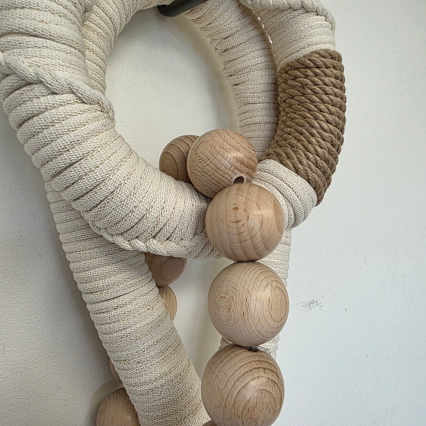 Table Tassel - Een verfijnd tafelsieraad waar kunst en interieur elkaar ontmoeten.